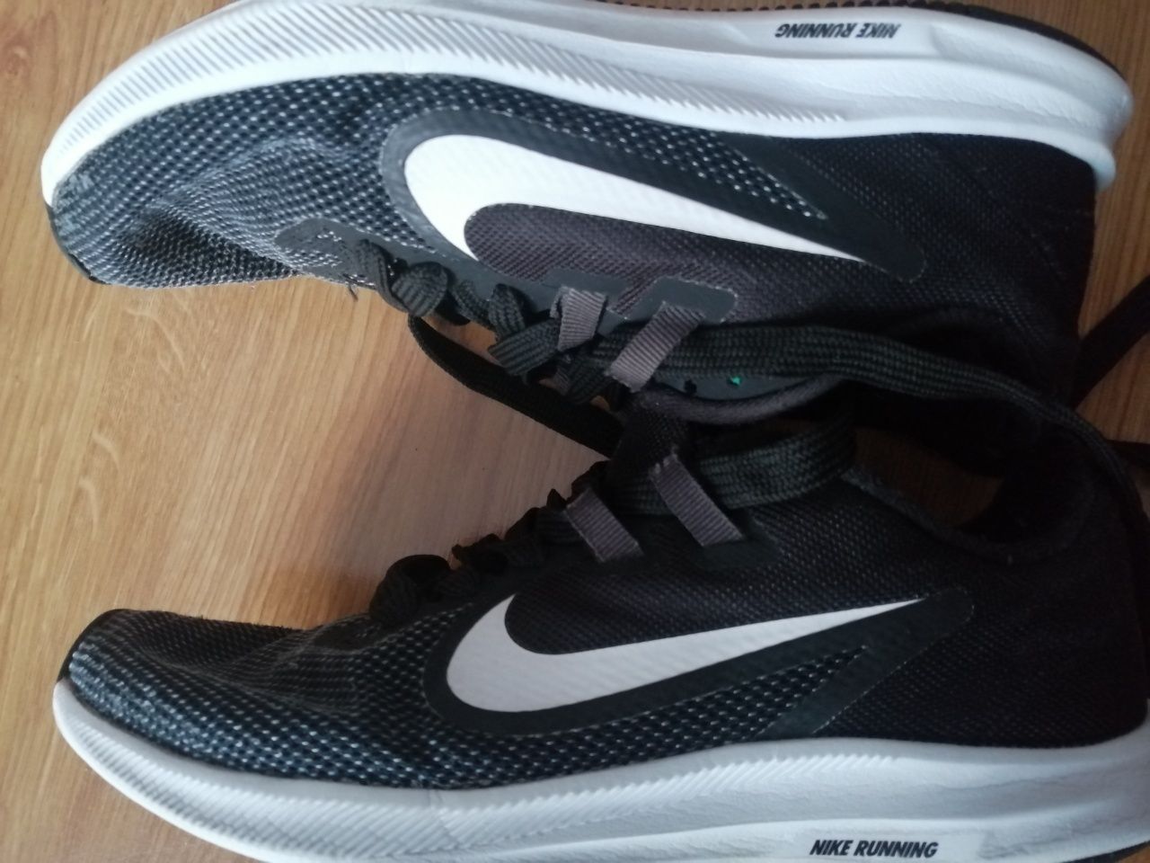 Damskie czarne buty Nike - rozm. 39