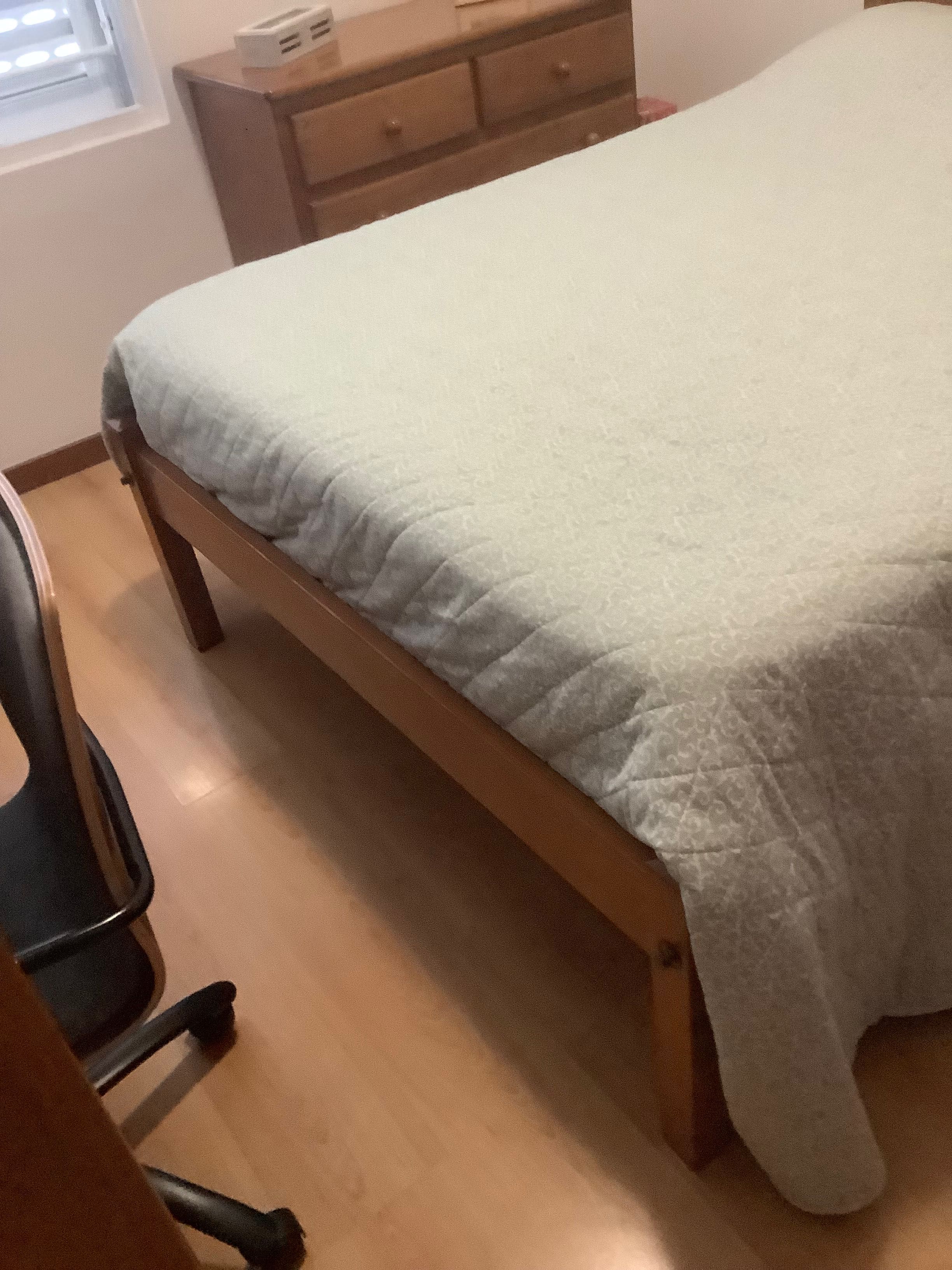 Vende-se Cama de casal 1.83x1.33 em óptimo estado de conservação