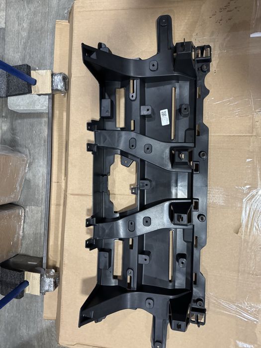 Honda Prologue центральне кріплення бампера