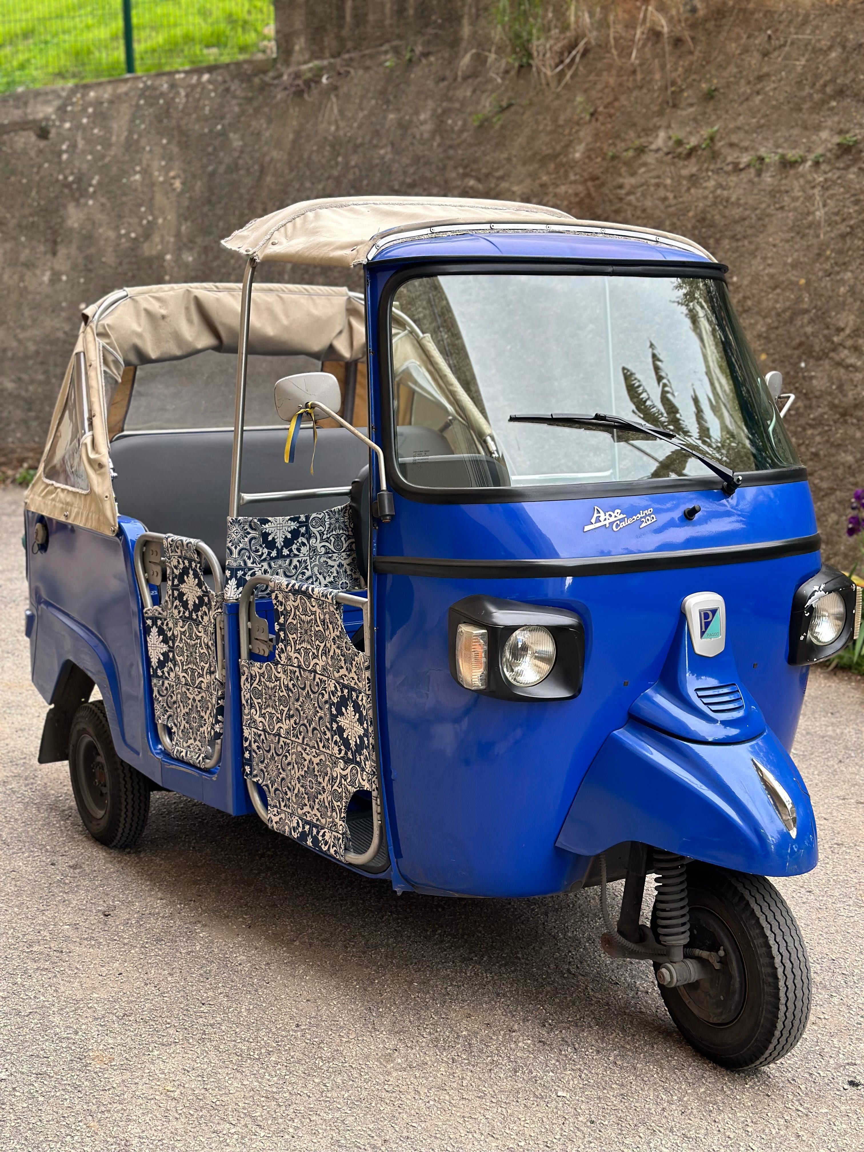 Tuk Tuk Piaggio Ape Celesino 200 “Micróbio” – Charme sobre três rodas!