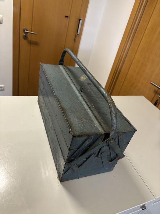 Caixa de ferramenta em metal