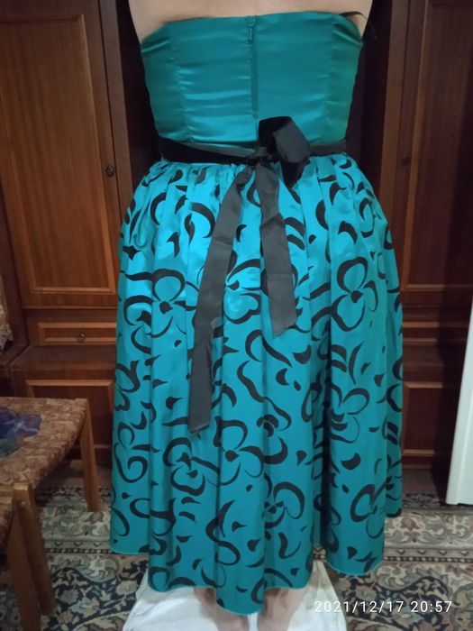 Платье вечернее  зеленый атлас с рисунком бархат