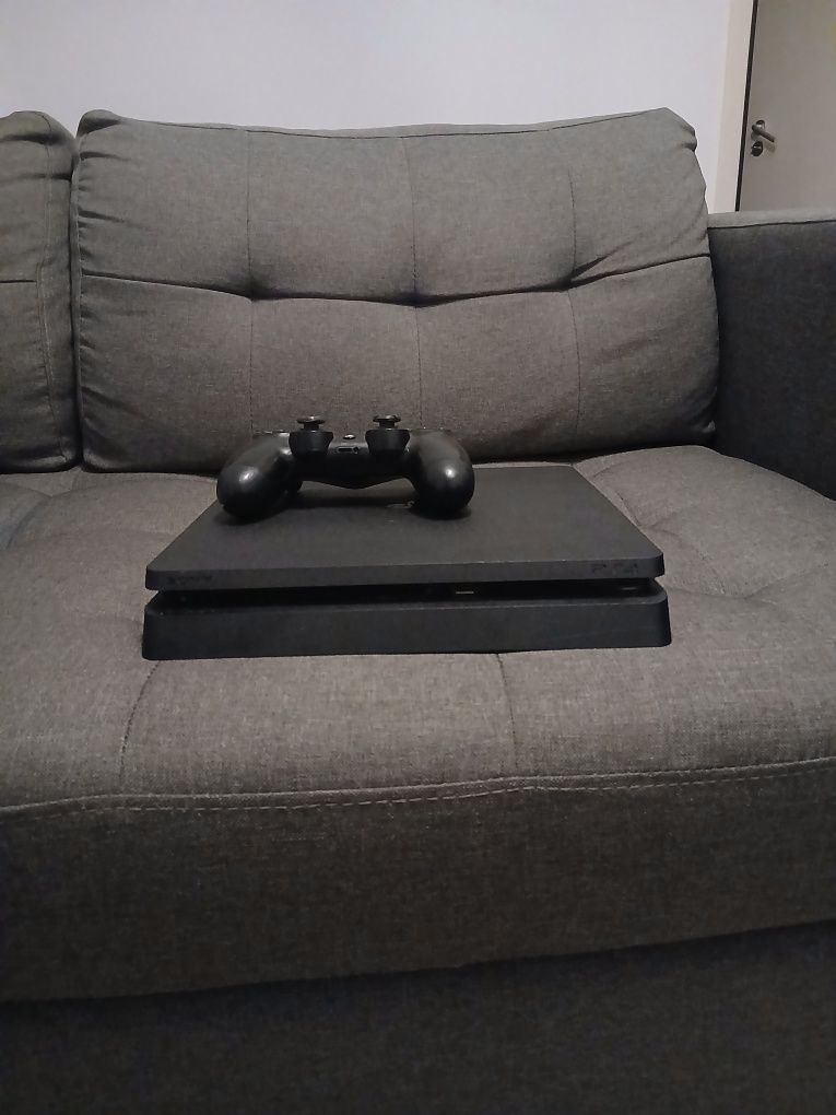 Ps4 com cabos e comando