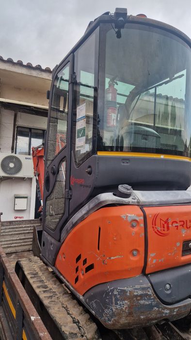 Miniescavadora Hitachi Zaxis 18 – Pronta a trabalhar