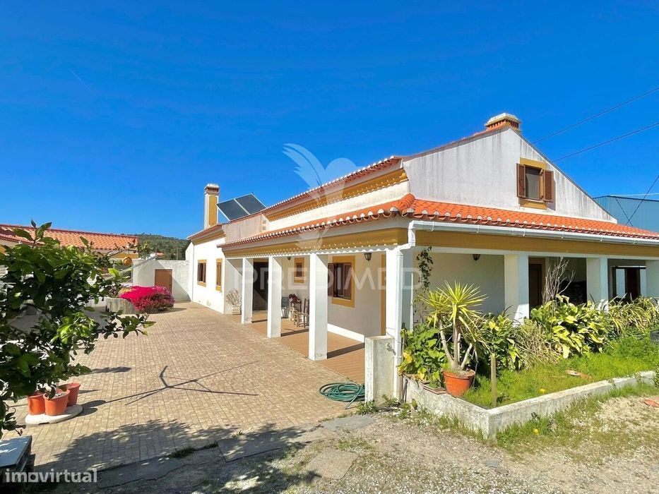 Moradia de 308 m2, inserida num terreno com 4.087 m2