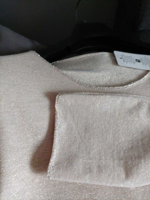 Bluzka damska beżowa ze złota nitką.