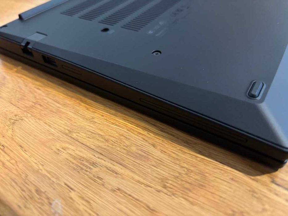 Nowy Laptop Lenovo T14 5th GEN (1 TB SSD WD Black, 16 GB RAM)