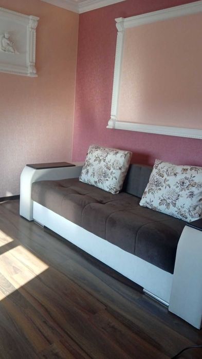 Продаж 2-поверхового будинку