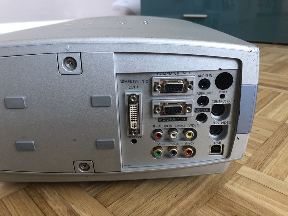 Projektor SANYO PLC-XT10 z pilotem