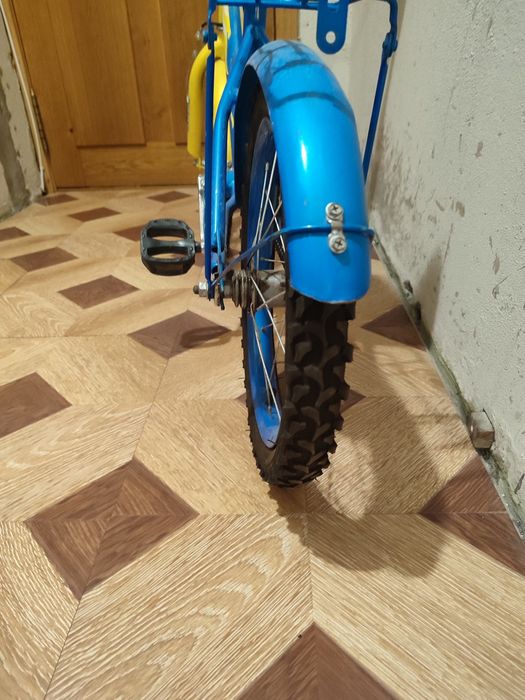 Велосипед у патріотичних кольорах