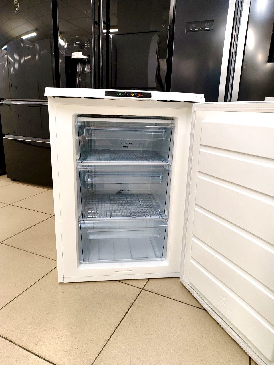 Морозильна камера міні AEG A71100TSW0 на 91л. Компактна,тиха, доставка