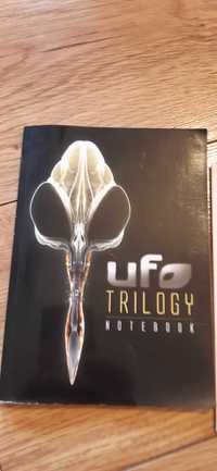 gadżety z gry ufo trylogy, notebook arty i plakat