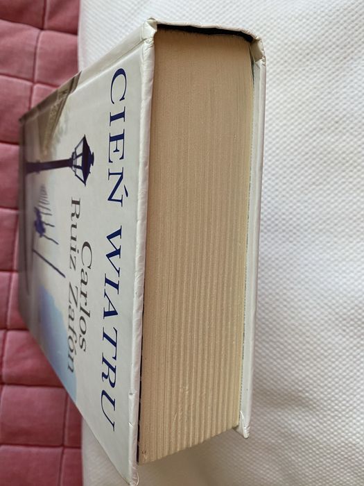 515 stron Cień wiatru Carlos Ruiz Zafon książka gruba