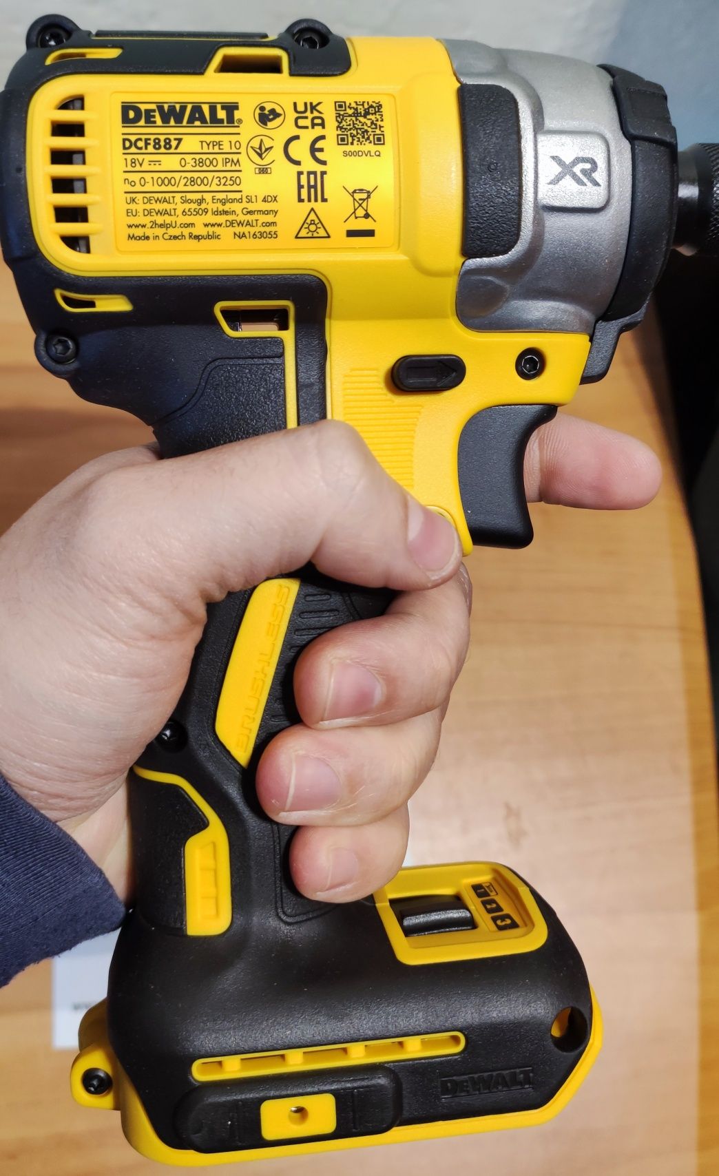 Dewalt dcf887 brushless оригінал із Англії