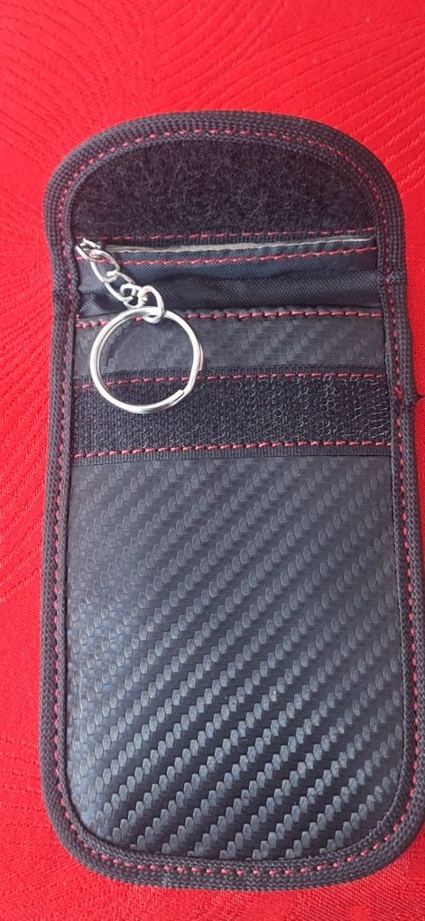 Etui anykradzieżowe na kluczyki do auta-blokujące sygnał.