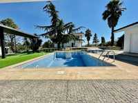 Moradia V4 independente com piscina em Paredes