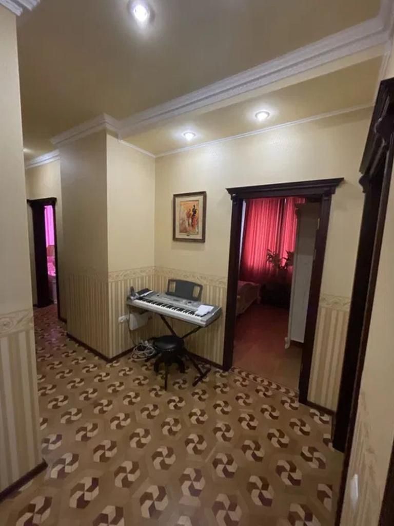 Продам 5-комн квартиру в районе Титова ул.