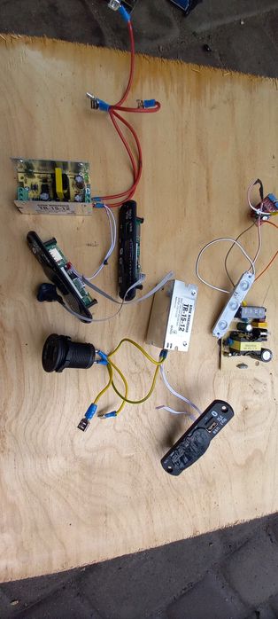 Блок живлення 12 в 1.25 А  дешево