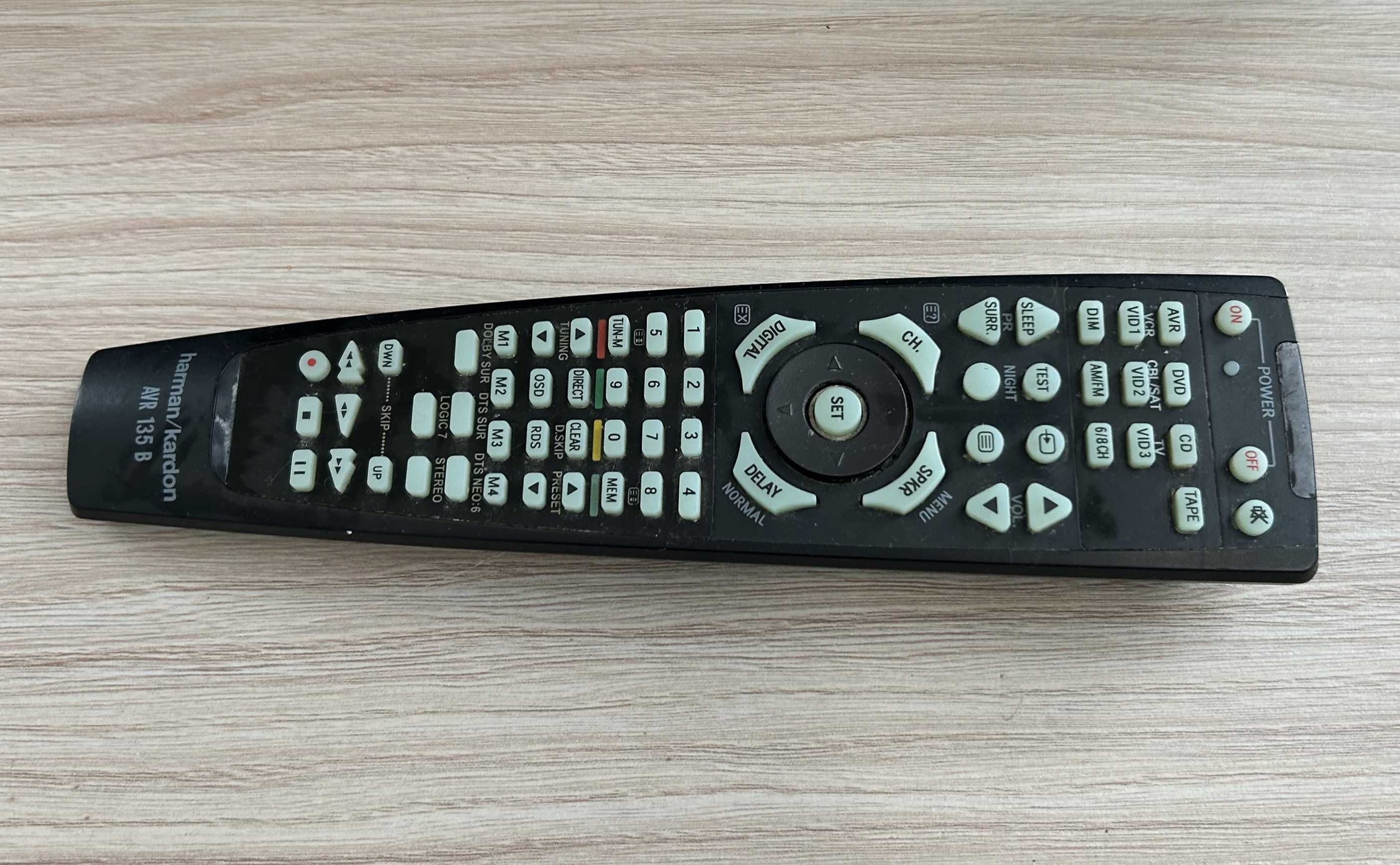 Amplituner Harman Kardon AVR135 6.1 czarny