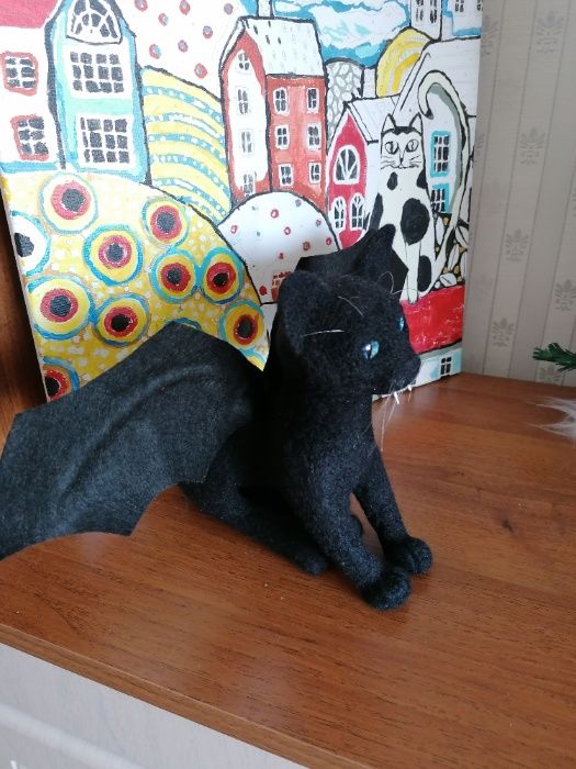 Чорний кіт з крилами. Котодракон