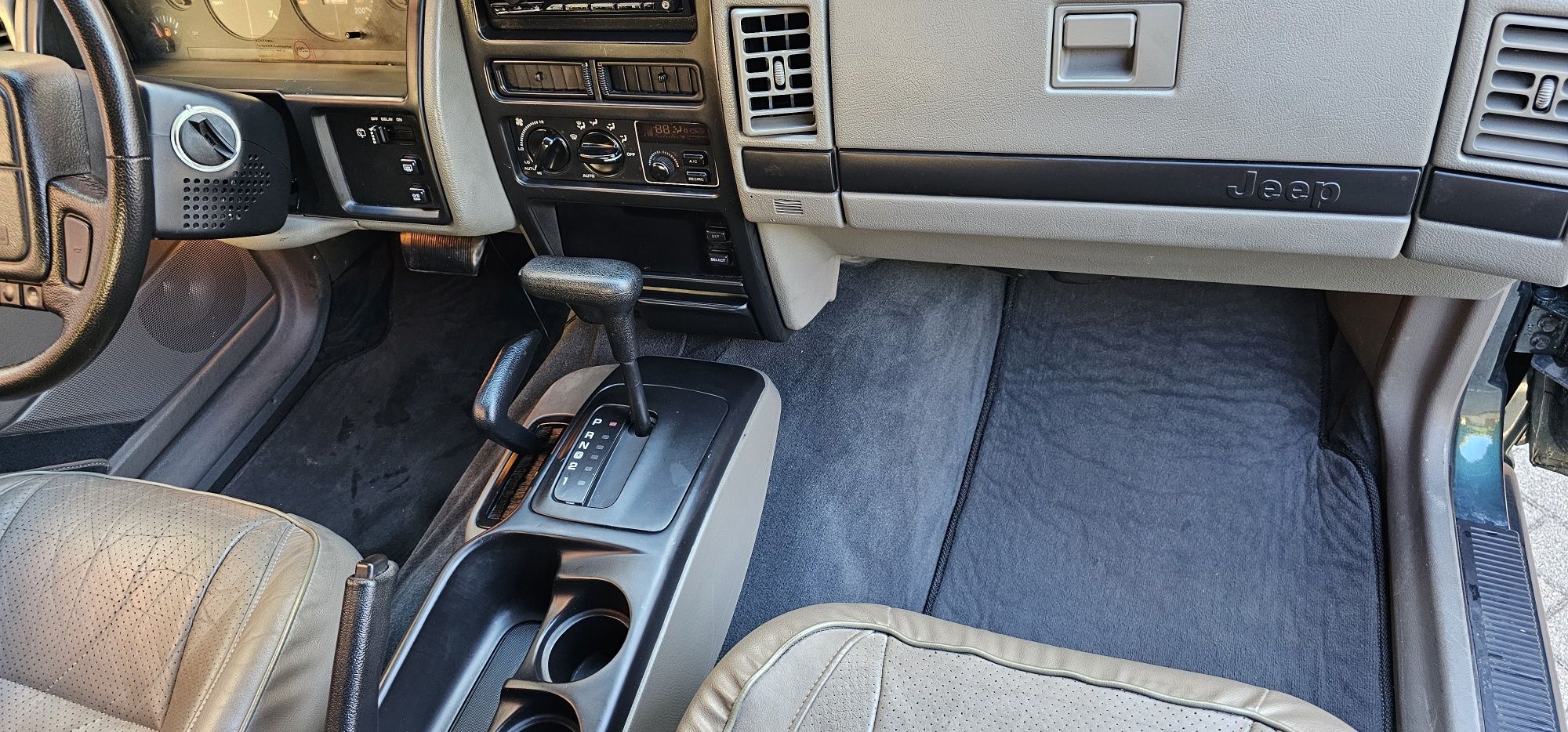 Jeep grand cherokee 4.0 oficial 93 impecável