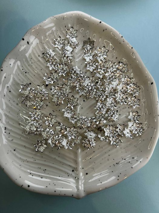 Przekładki do biżuterii w kolorze srebrnym