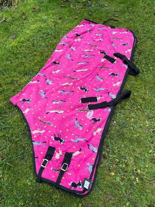 Nowa wyjątkowa polarowa derka róż w brykające kucyki 145 cm