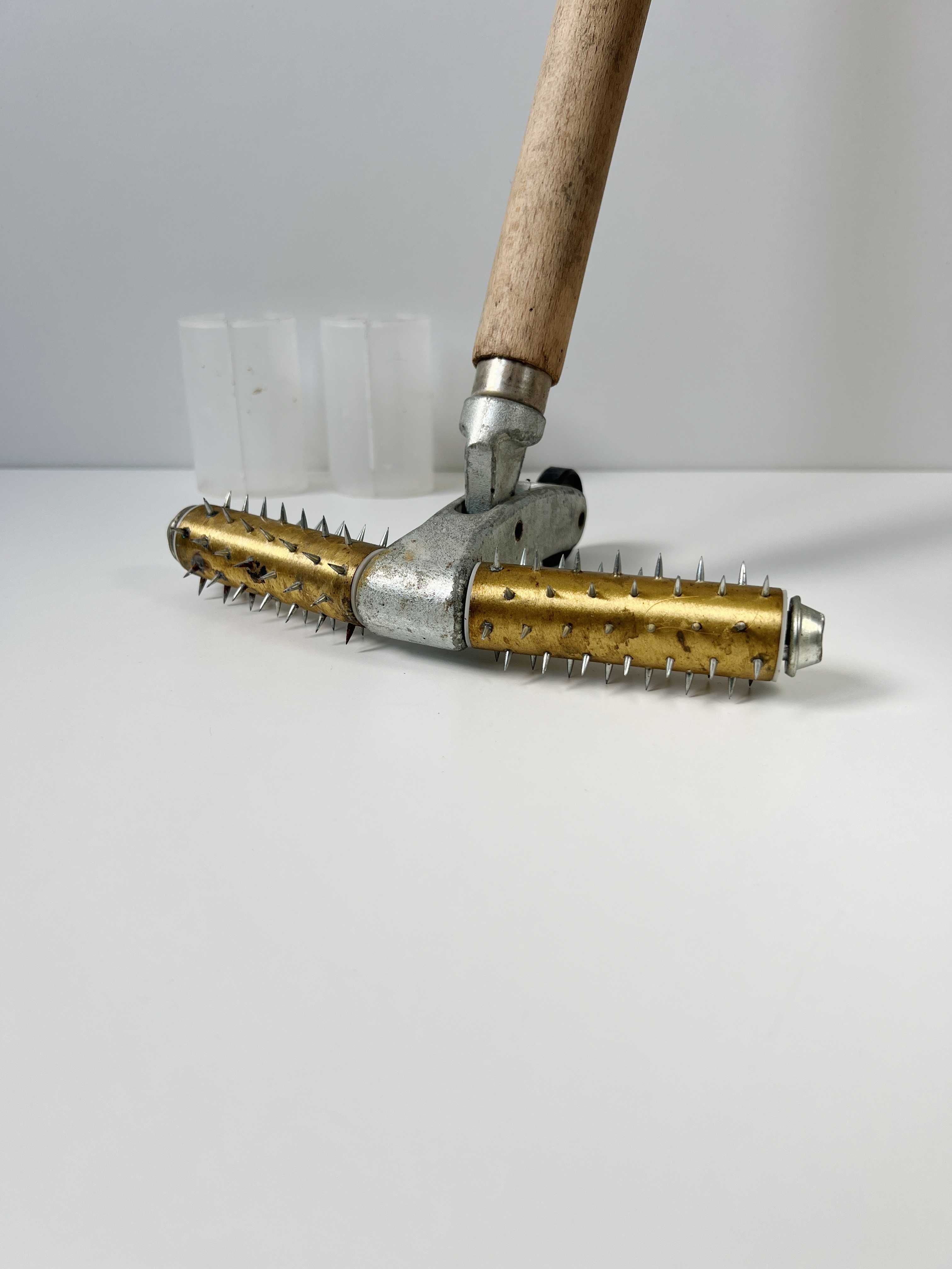 Wałek do perforacji tapet FRIEES wałek kolczasty/ perforator z kolcami