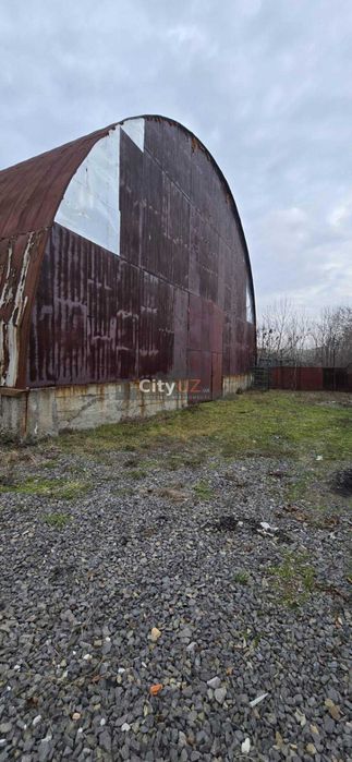 Здається в оренду ангар на великій ділянці