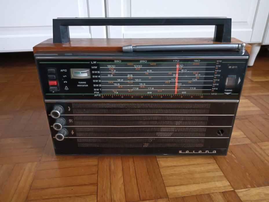Radio Selena B211