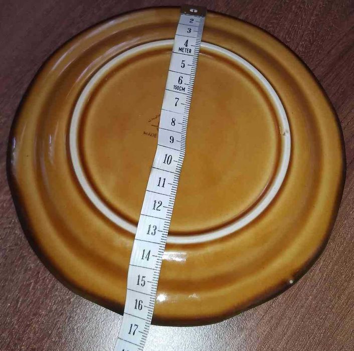 Zestaw ceramicznych talerzy obiadowych deserowe i tace brązowe falbany