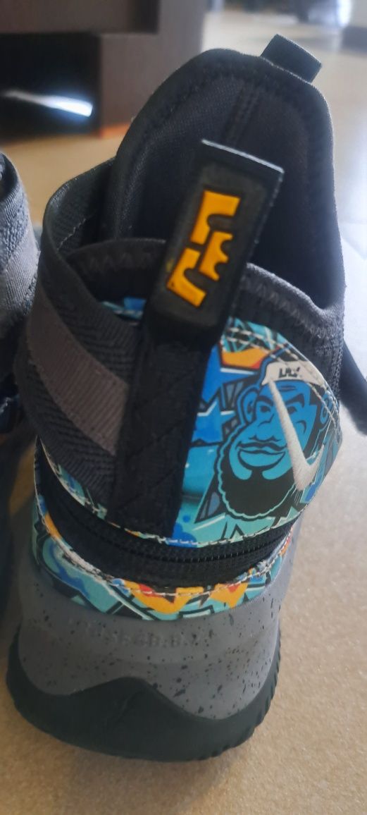 Buty do koszykówki Nike LeBron