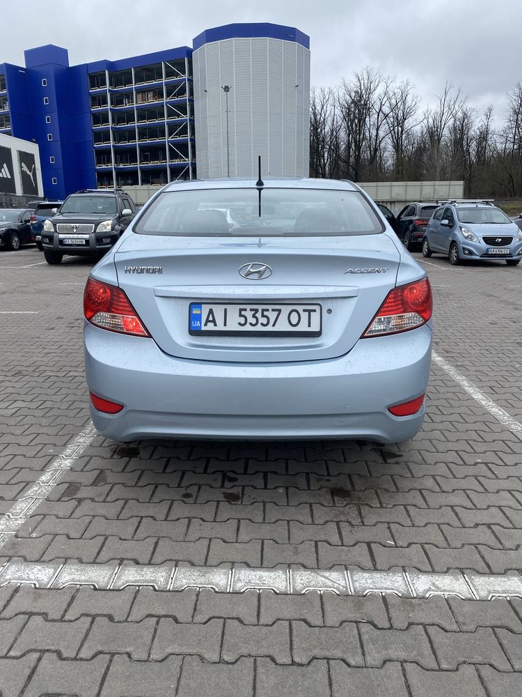 Hyundai accent 2011