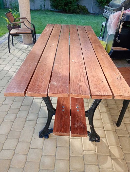 Stół drewniany, nogi zeliwne