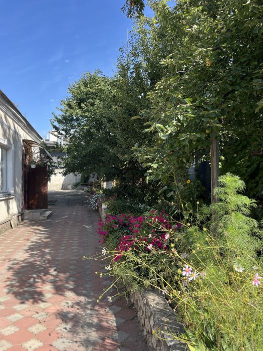 Продається домогосподарство в центральній частині м.Тернополя.