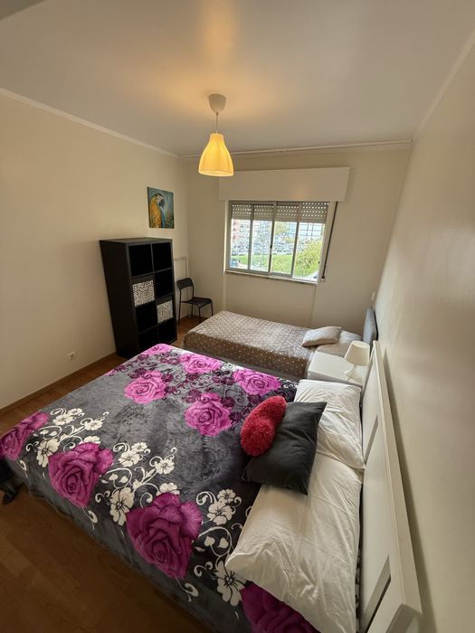 QUARTO casal c/s filho odivelas 600 m da estação