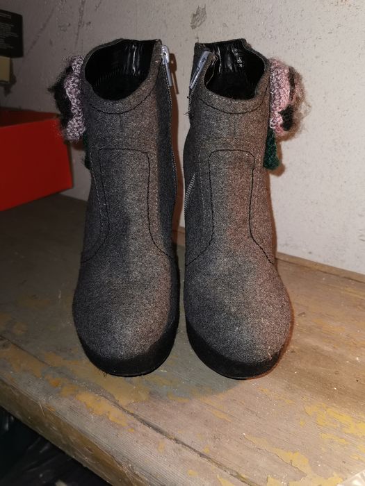 Szare botki na obcasie