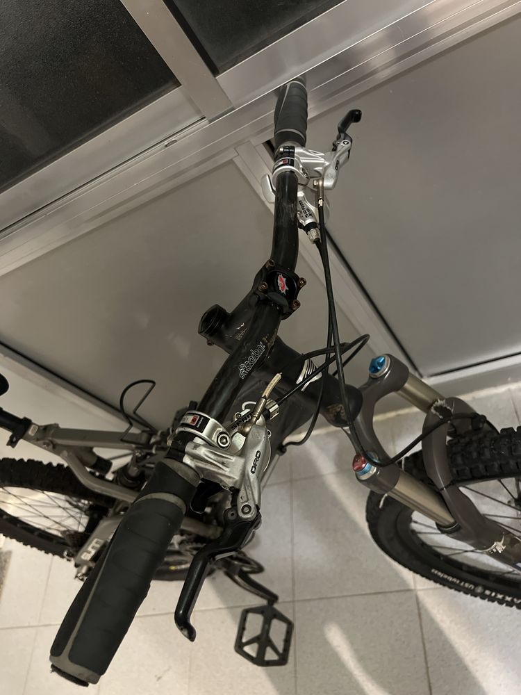 Bicicleta enduro
