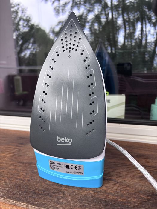 Żelazko Beko SIM3122T Ceramic 140g/min