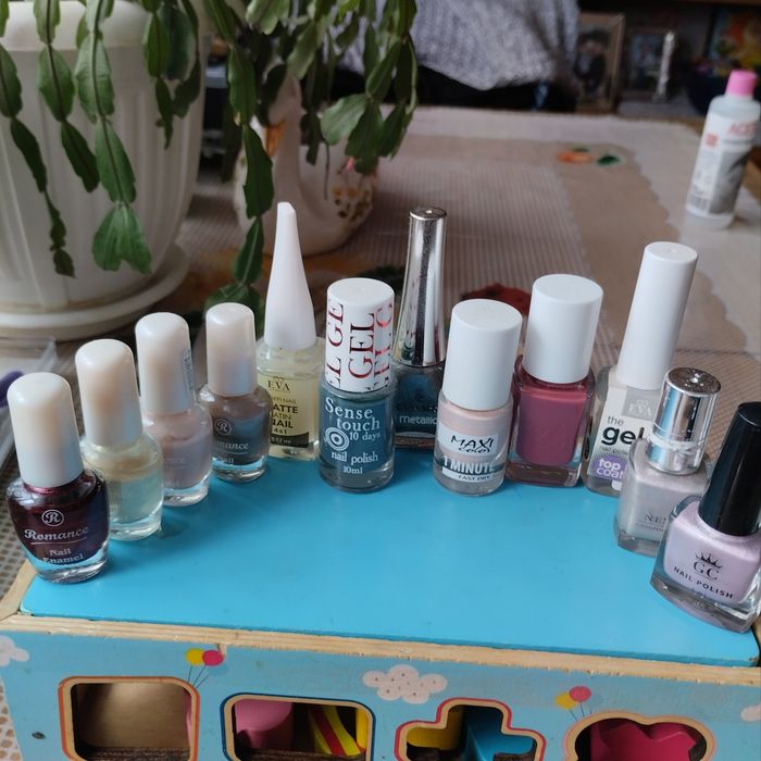 Лаки для нігтів 14 шт