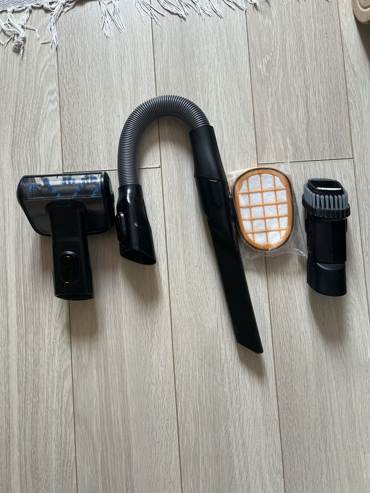 Bezprzewodowy odkurzacz Philips 8000 xc8049 w dużym zestawie