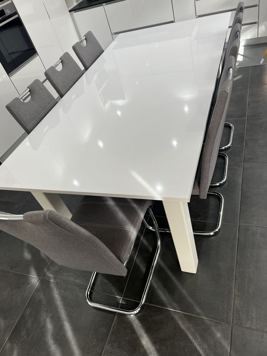 Mesa de jantar c/ cadeiras