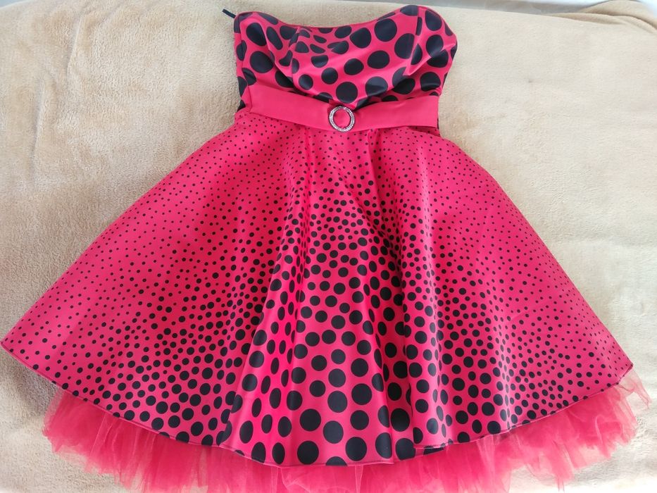 Пишна святкова сукня