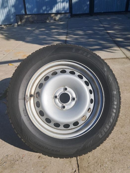 Рено Renault диски 4 100 R15 зимові колеса Laufenn 195/65/15