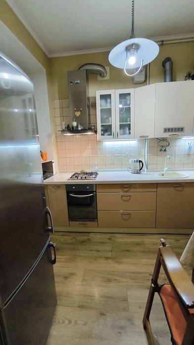 Продам 2-кімнатну квартиру у центральній частині міста!