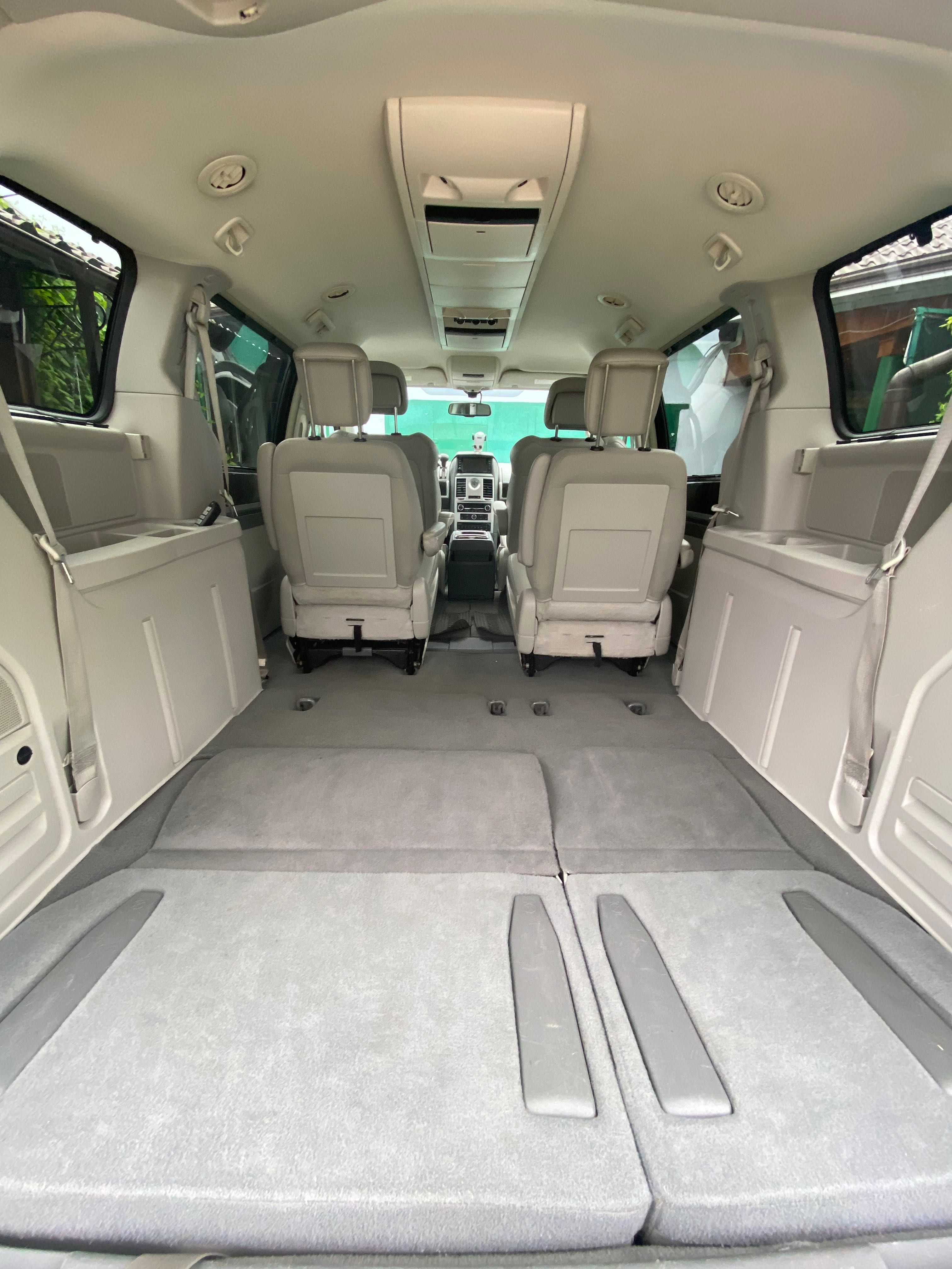 Легковая машина на 7 мест Chrysler voyager