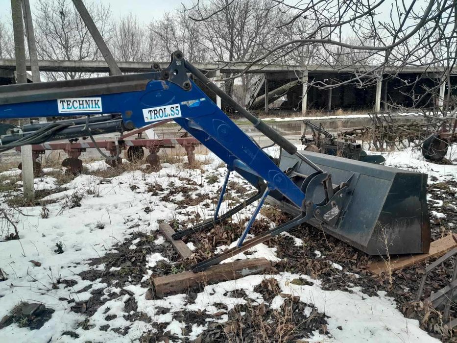 Навантажувач зерна фронтальний TROL.S 5 у хорошому стані