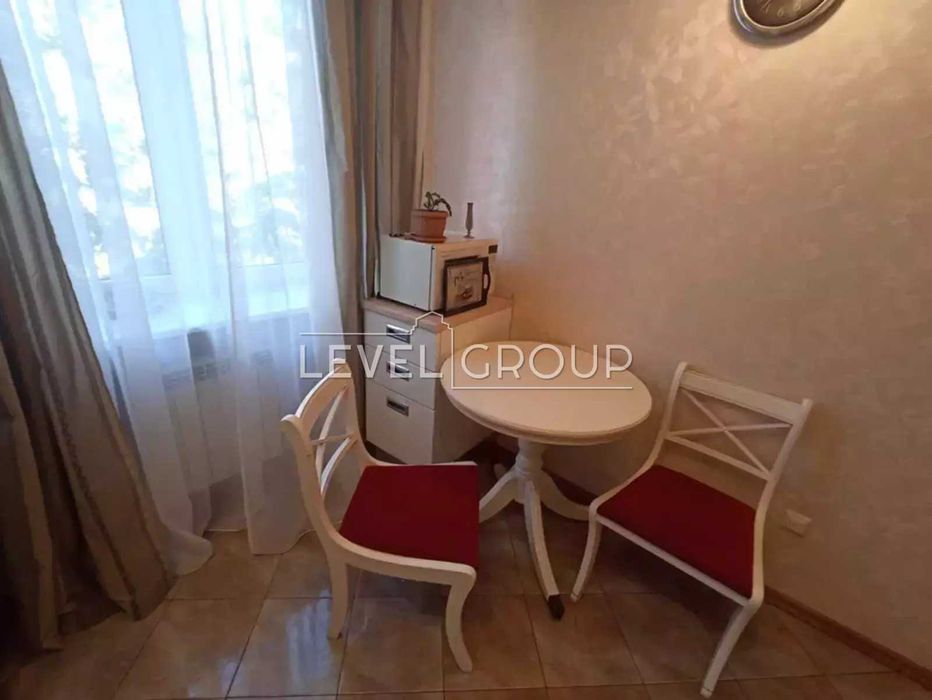 3 кім сталінка на Печерську вул Князів Острозьких (Московська) 37/2