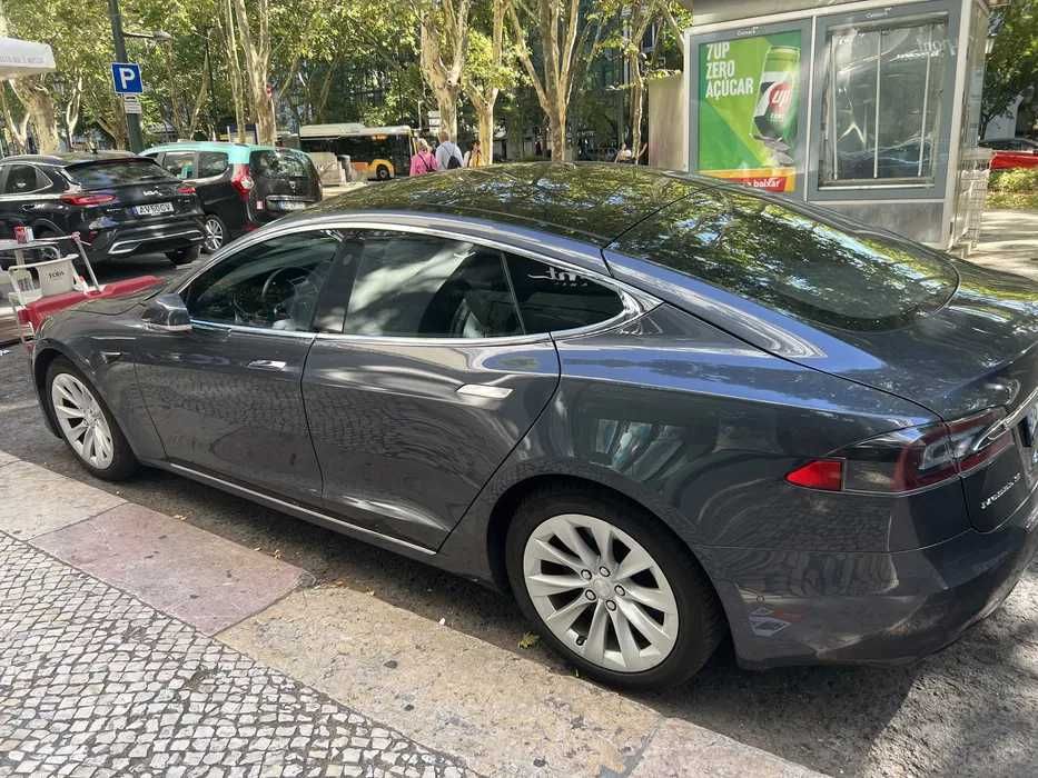 Tesla Model S 90D