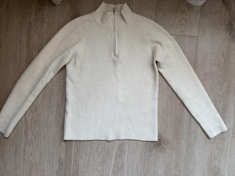 Светер шерстяний новий